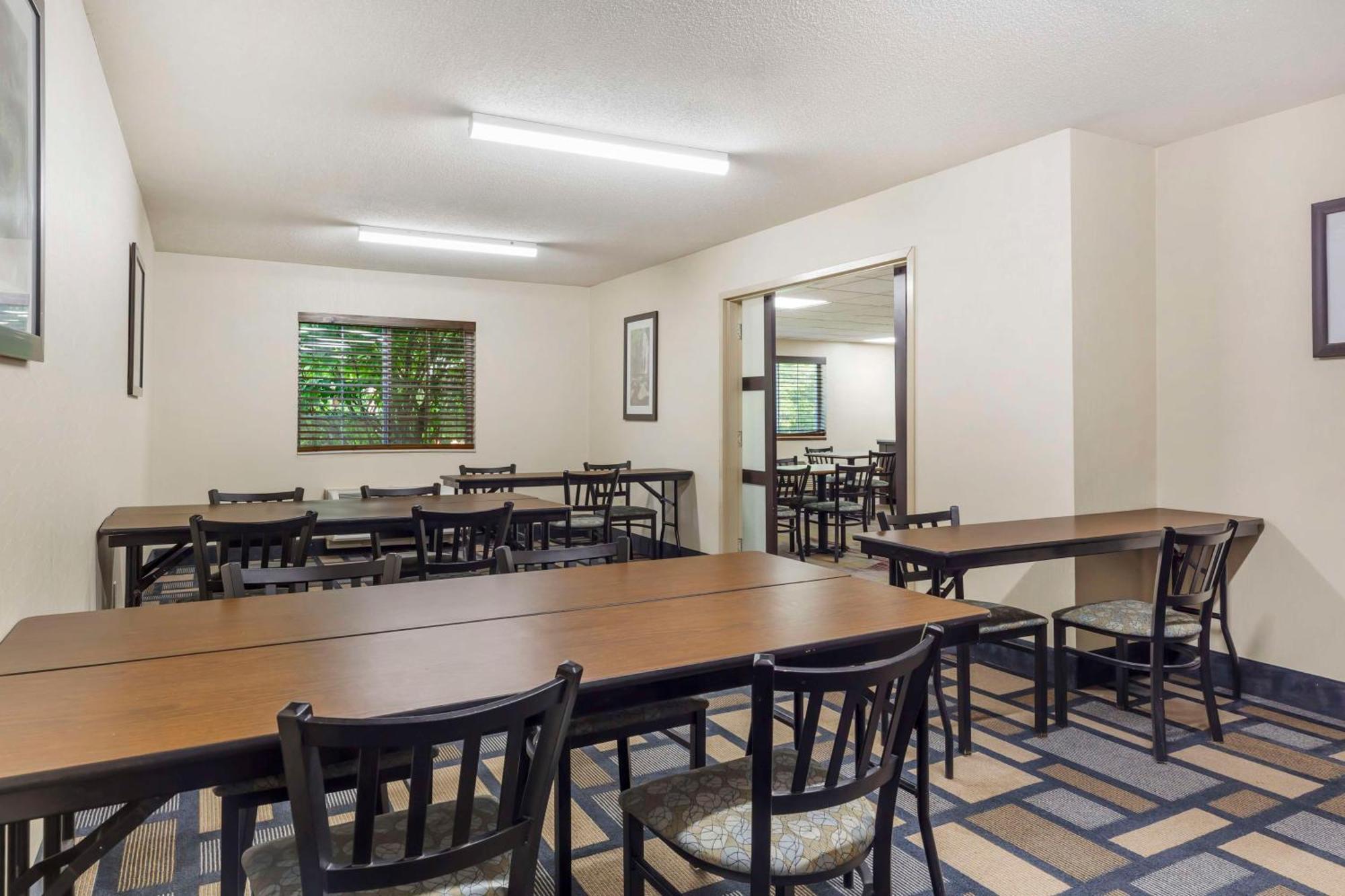 פיטספילד Best Western Plus Berkshire Hills Inn & Suites מראה חיצוני תמונה