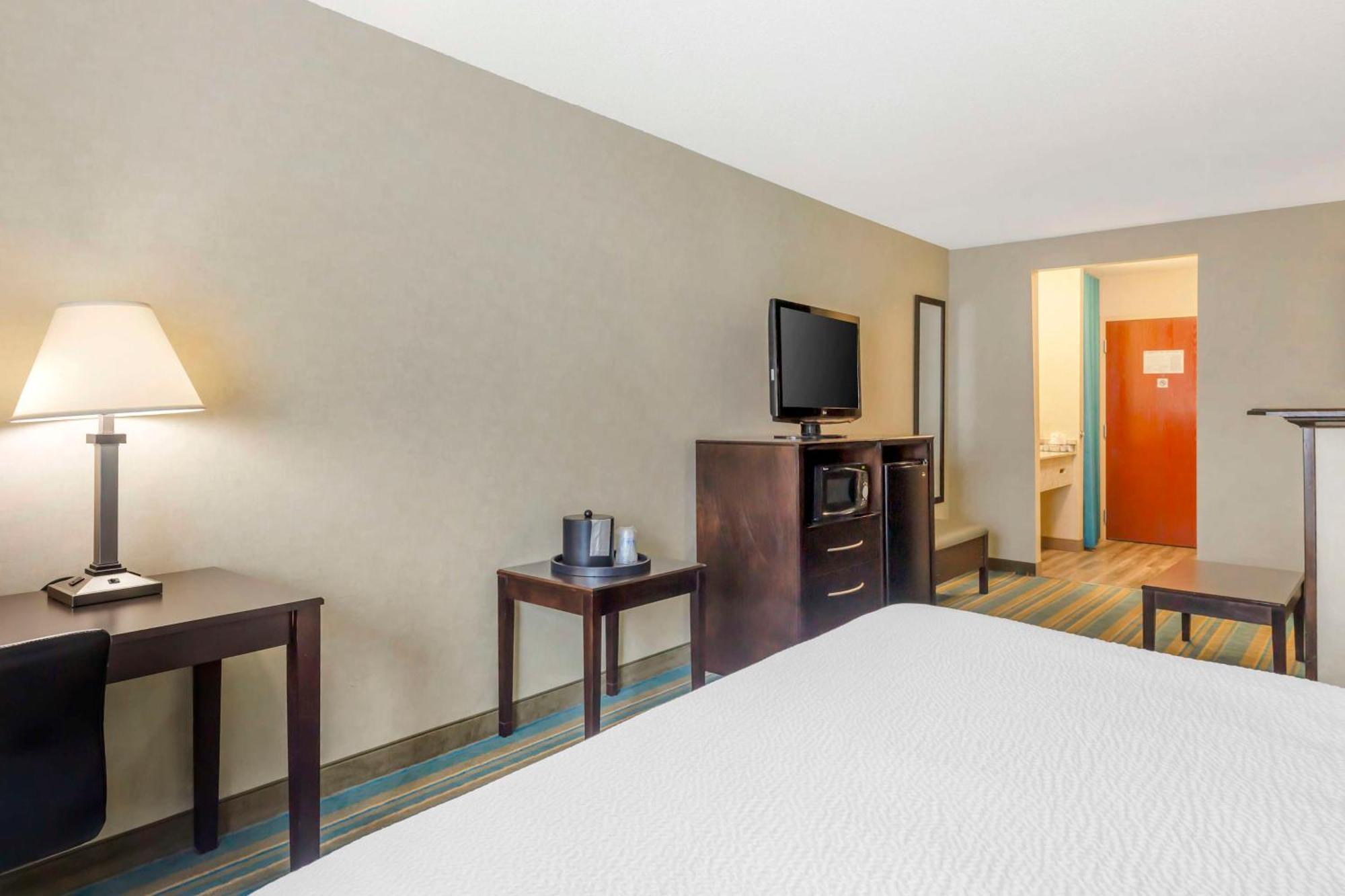פיטספילד Best Western Plus Berkshire Hills Inn & Suites מראה חיצוני תמונה