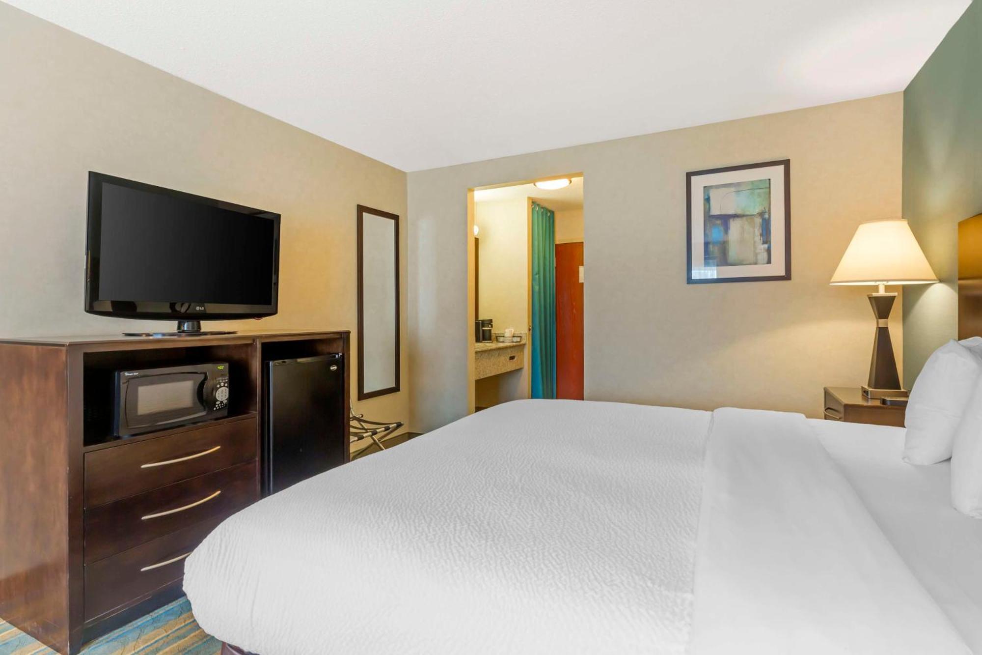 פיטספילד Best Western Plus Berkshire Hills Inn & Suites מראה חיצוני תמונה