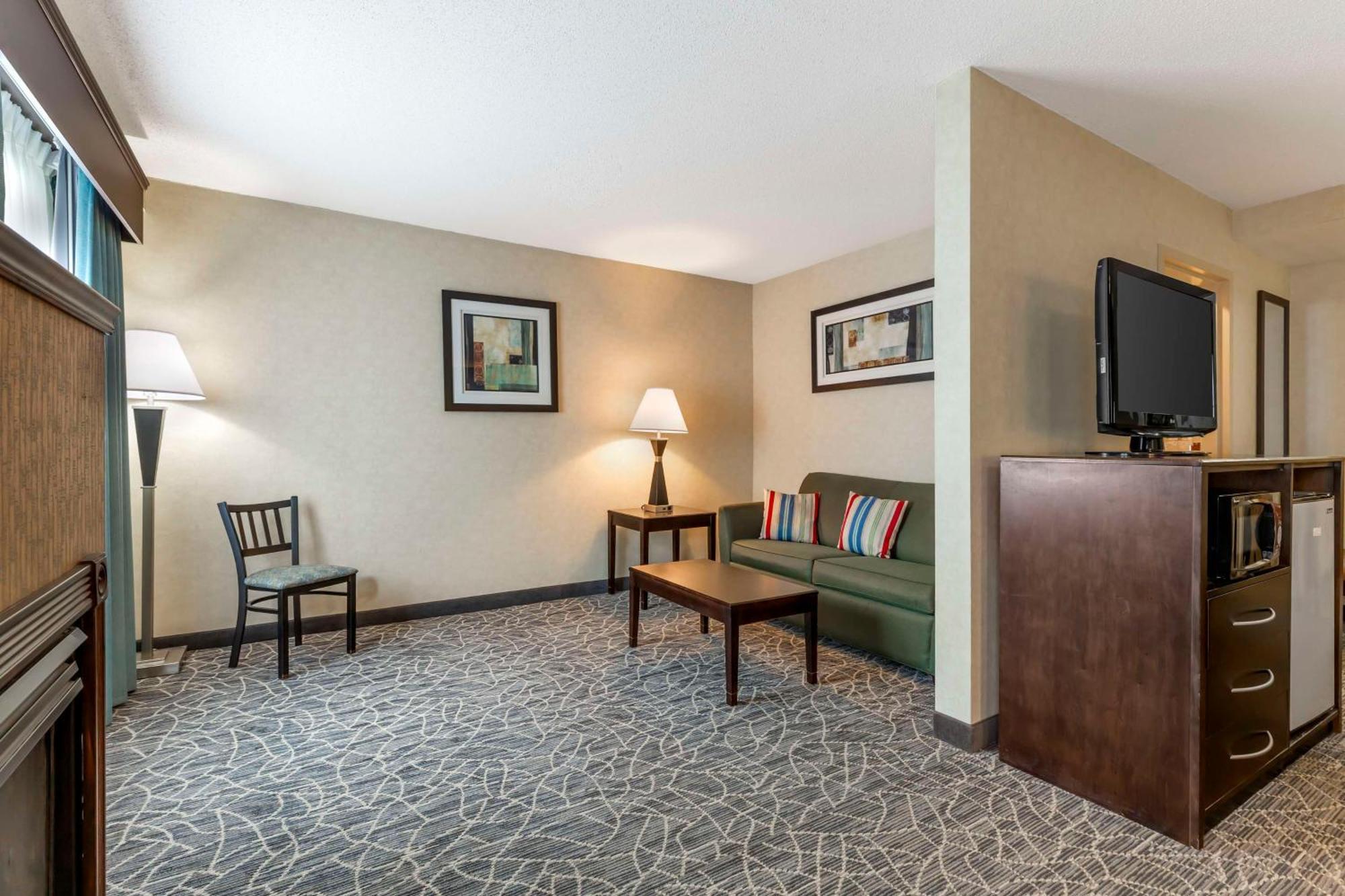פיטספילד Best Western Plus Berkshire Hills Inn & Suites מראה חיצוני תמונה