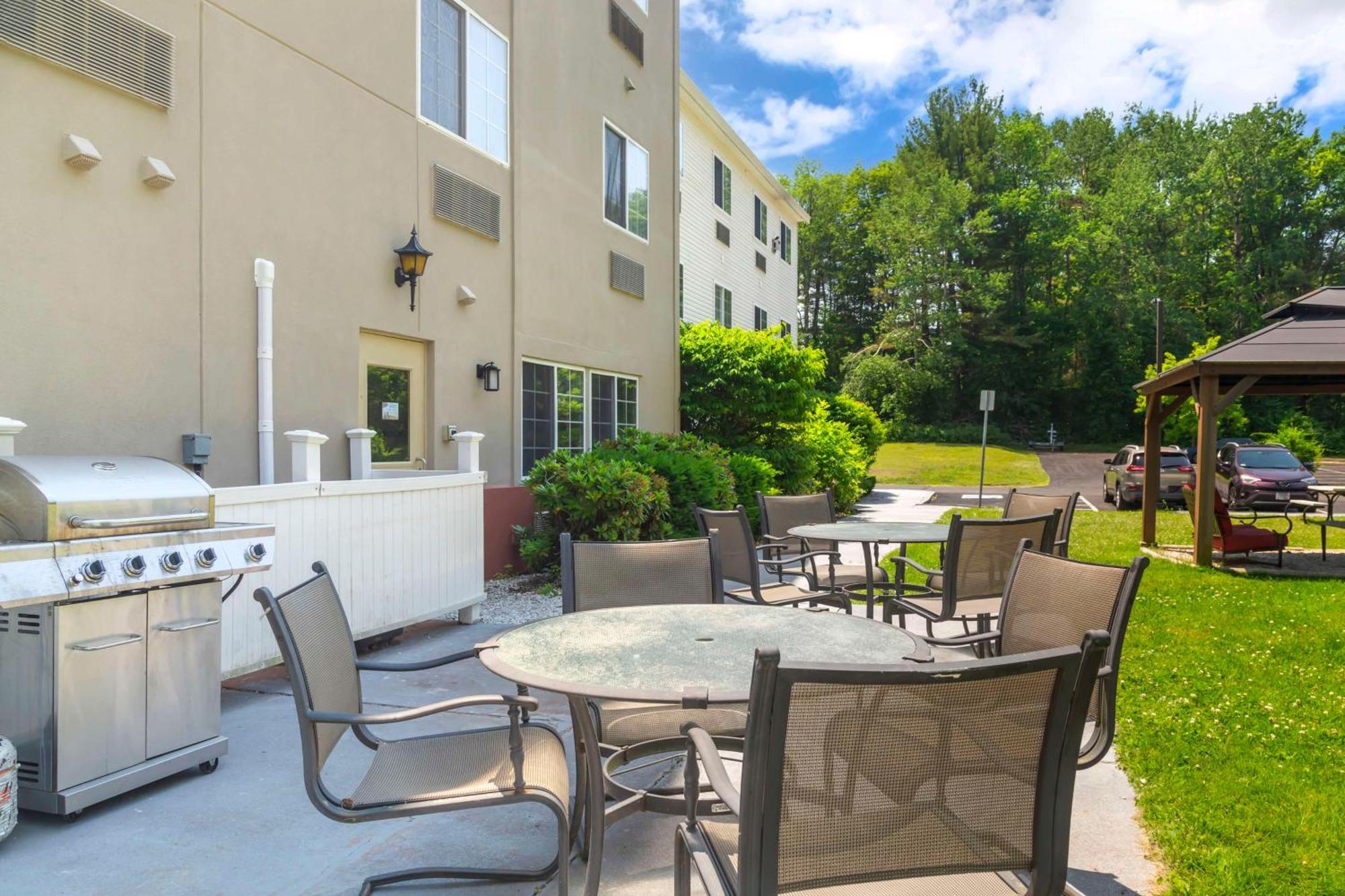 פיטספילד Best Western Plus Berkshire Hills Inn & Suites מראה חיצוני תמונה