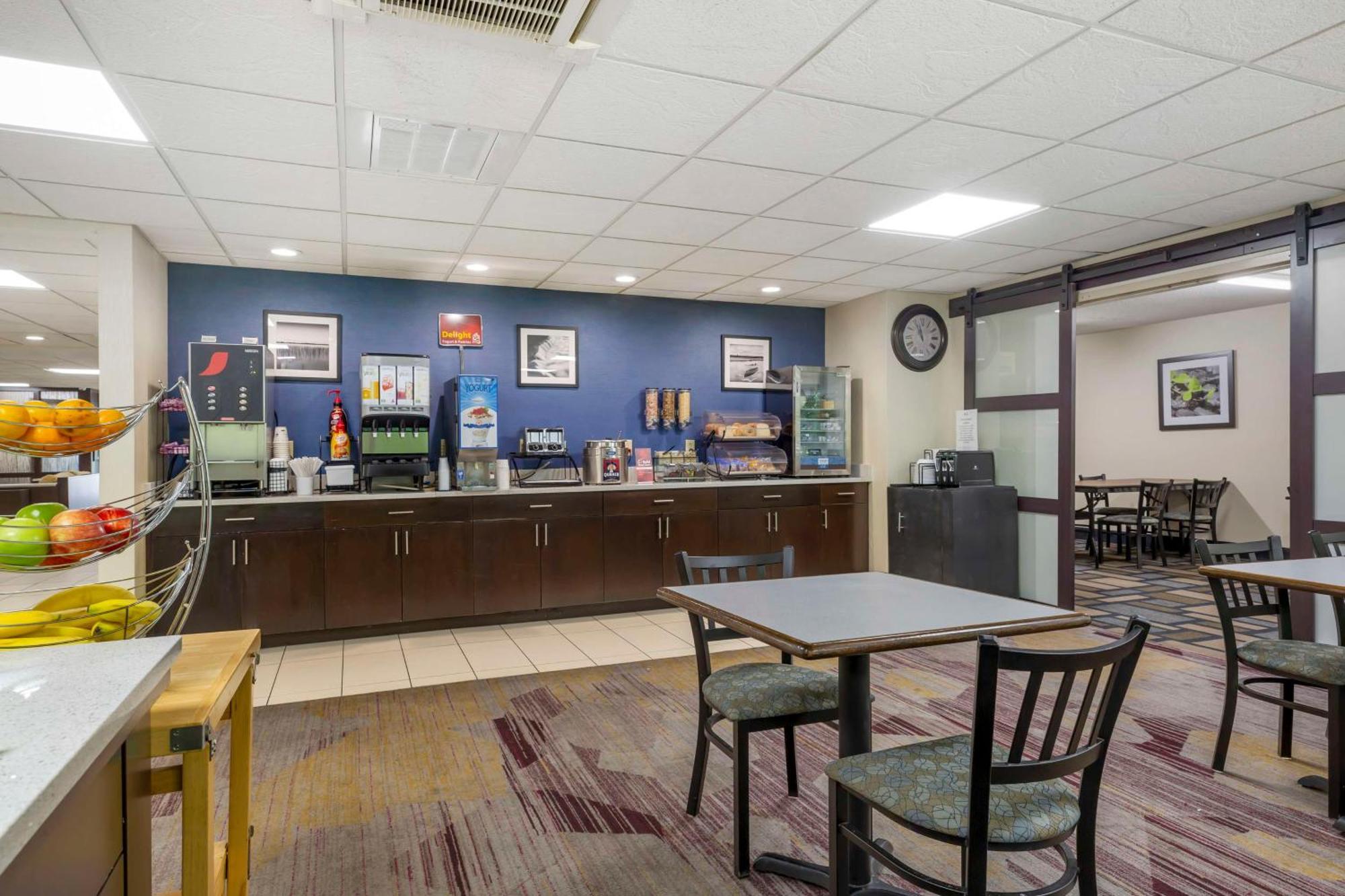 פיטספילד Best Western Plus Berkshire Hills Inn & Suites מראה חיצוני תמונה