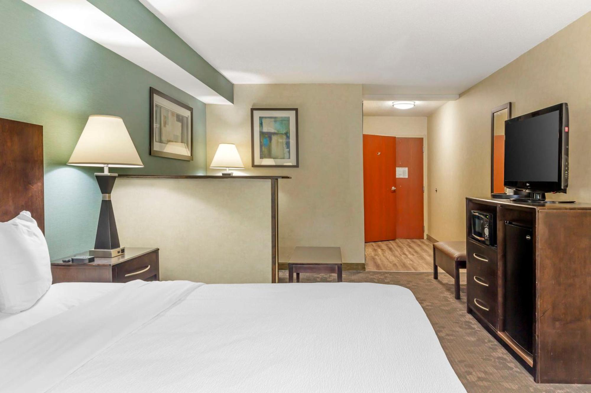 פיטספילד Best Western Plus Berkshire Hills Inn & Suites מראה חיצוני תמונה